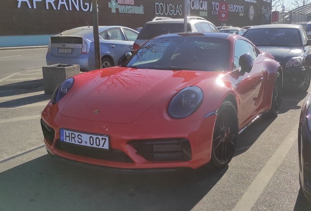 Porsche 992 Carrera 4 GTS