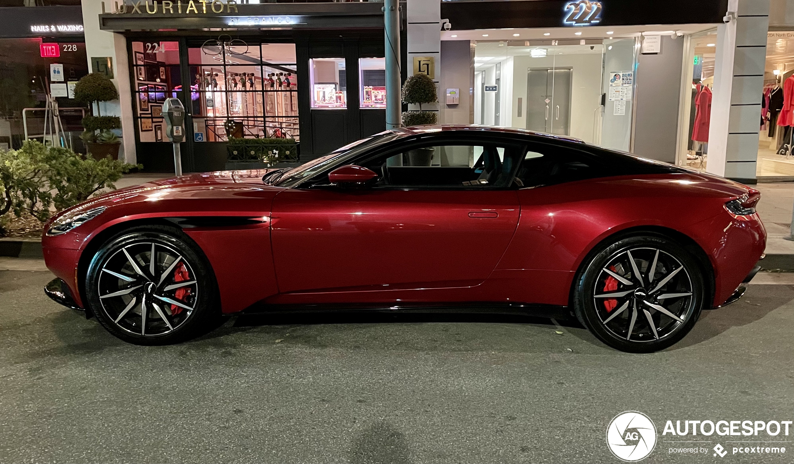 Aston Martin DB11 V8