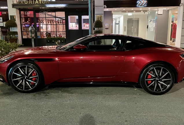 Aston Martin DB11 V8