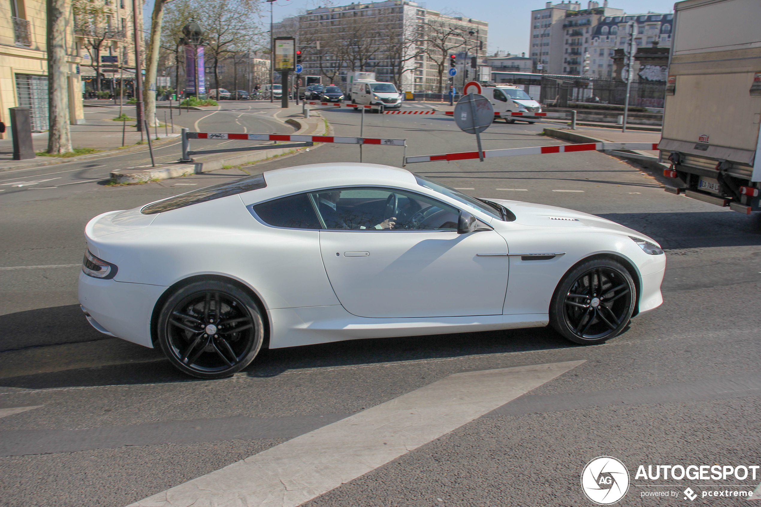 Aston Martin Virage 2011