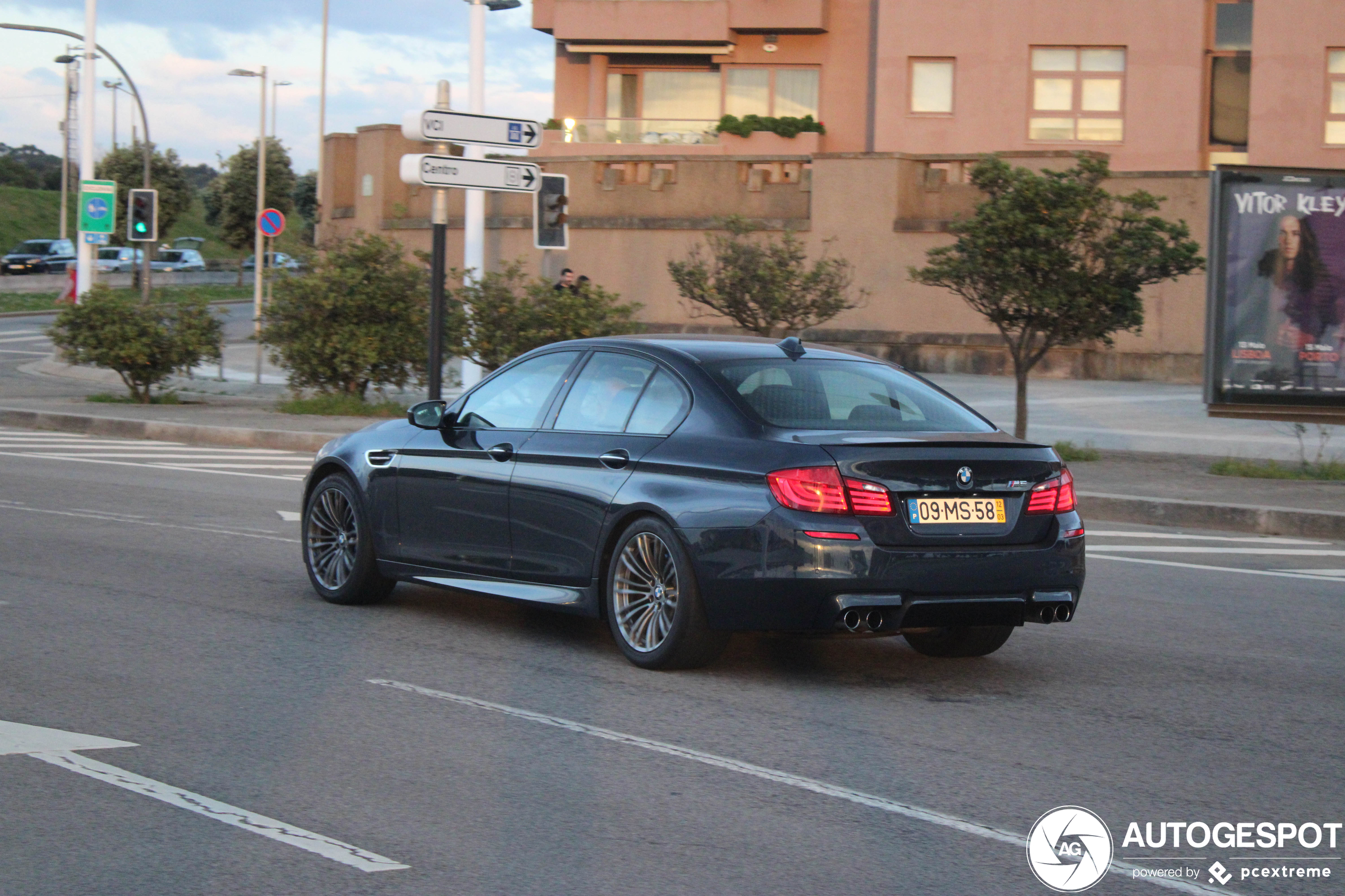 BMW M5 F10 2011