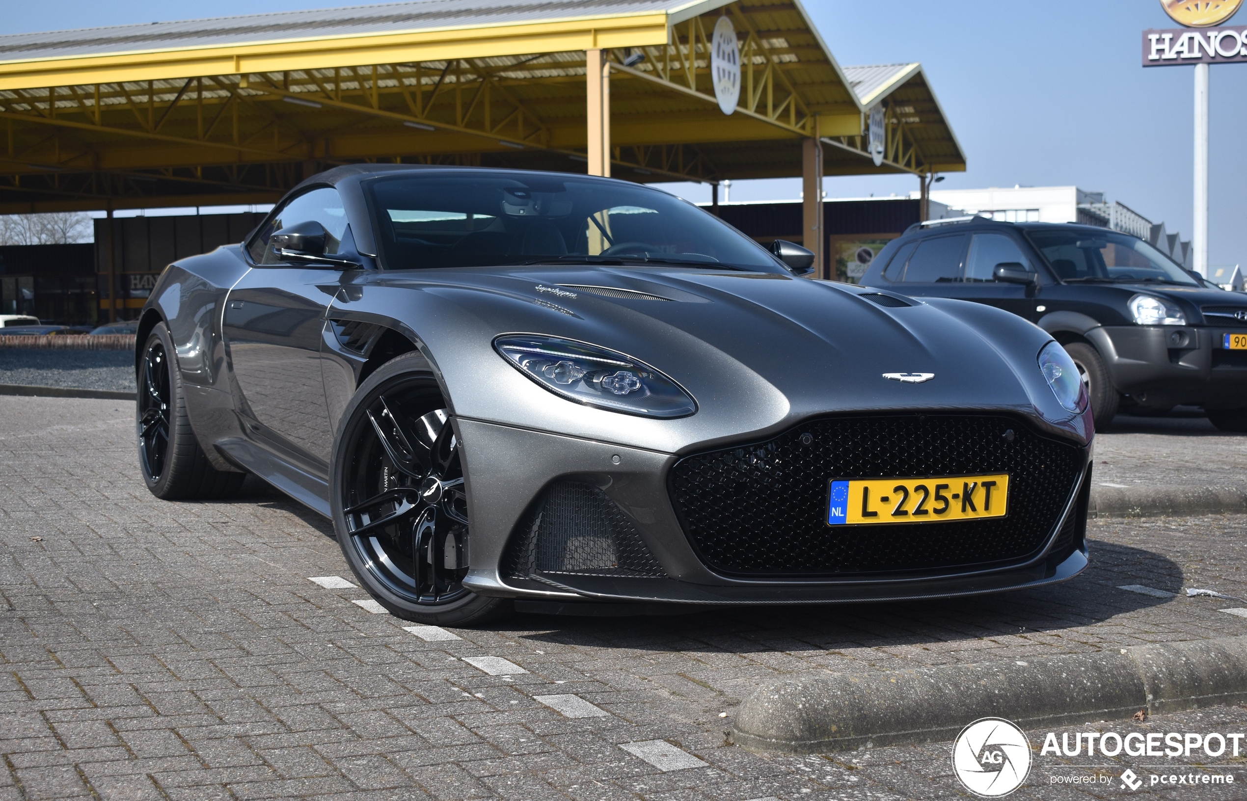 Aston Martin DBS Superleggera Volante