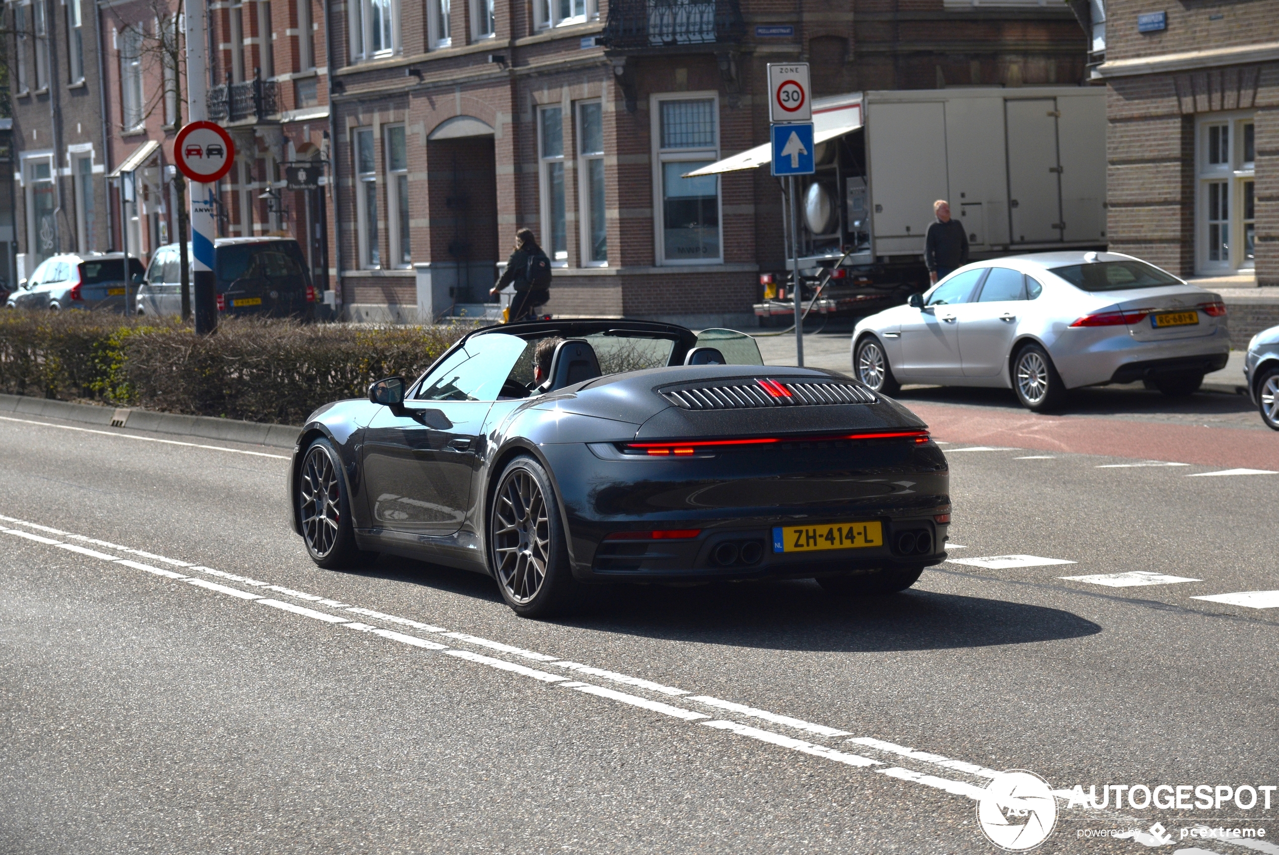 Porsche 992 Carrera 4S Cabriolet