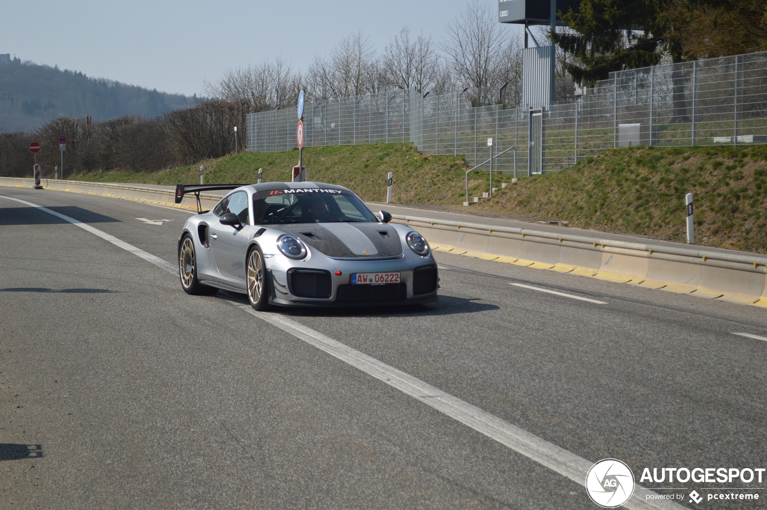 Porsche Manthey Racing 991 GT2 RS MR