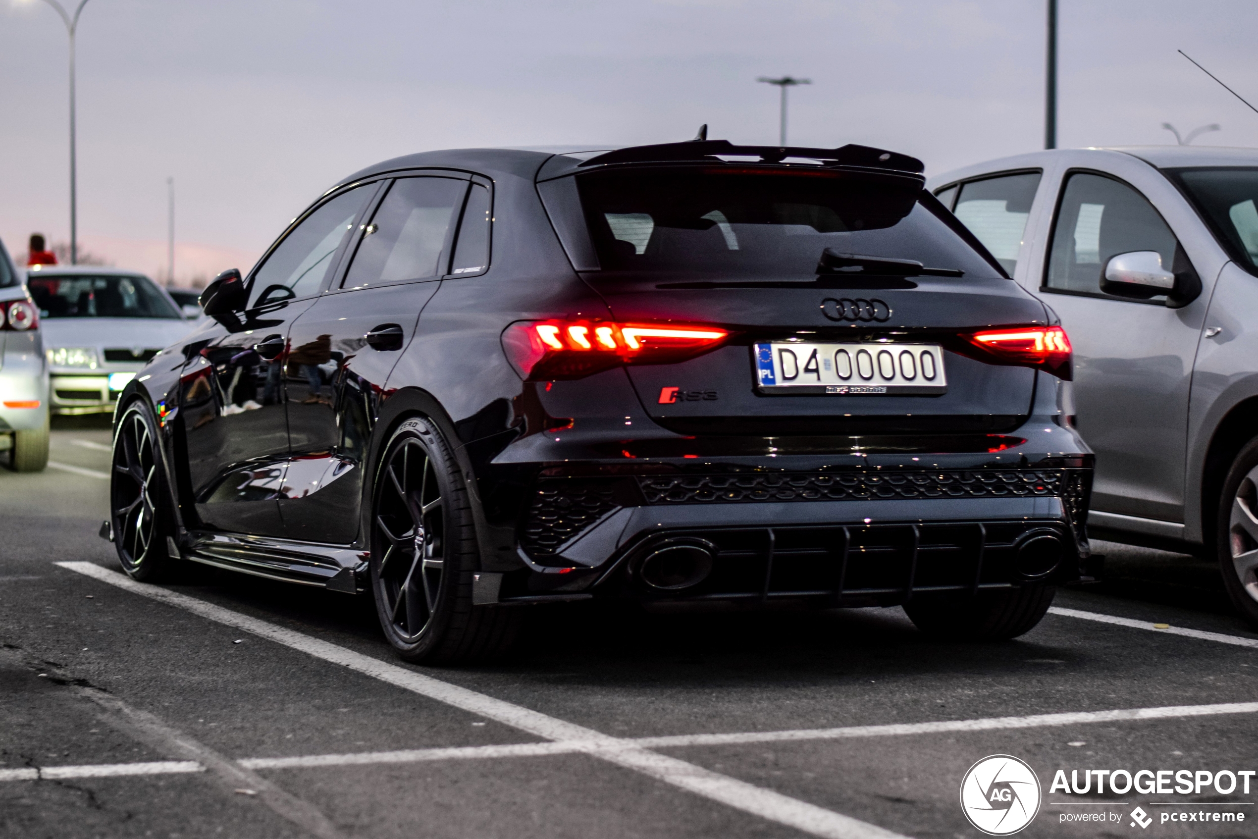 De nieuwe Audi RS3 met Maxton Design kit is dik