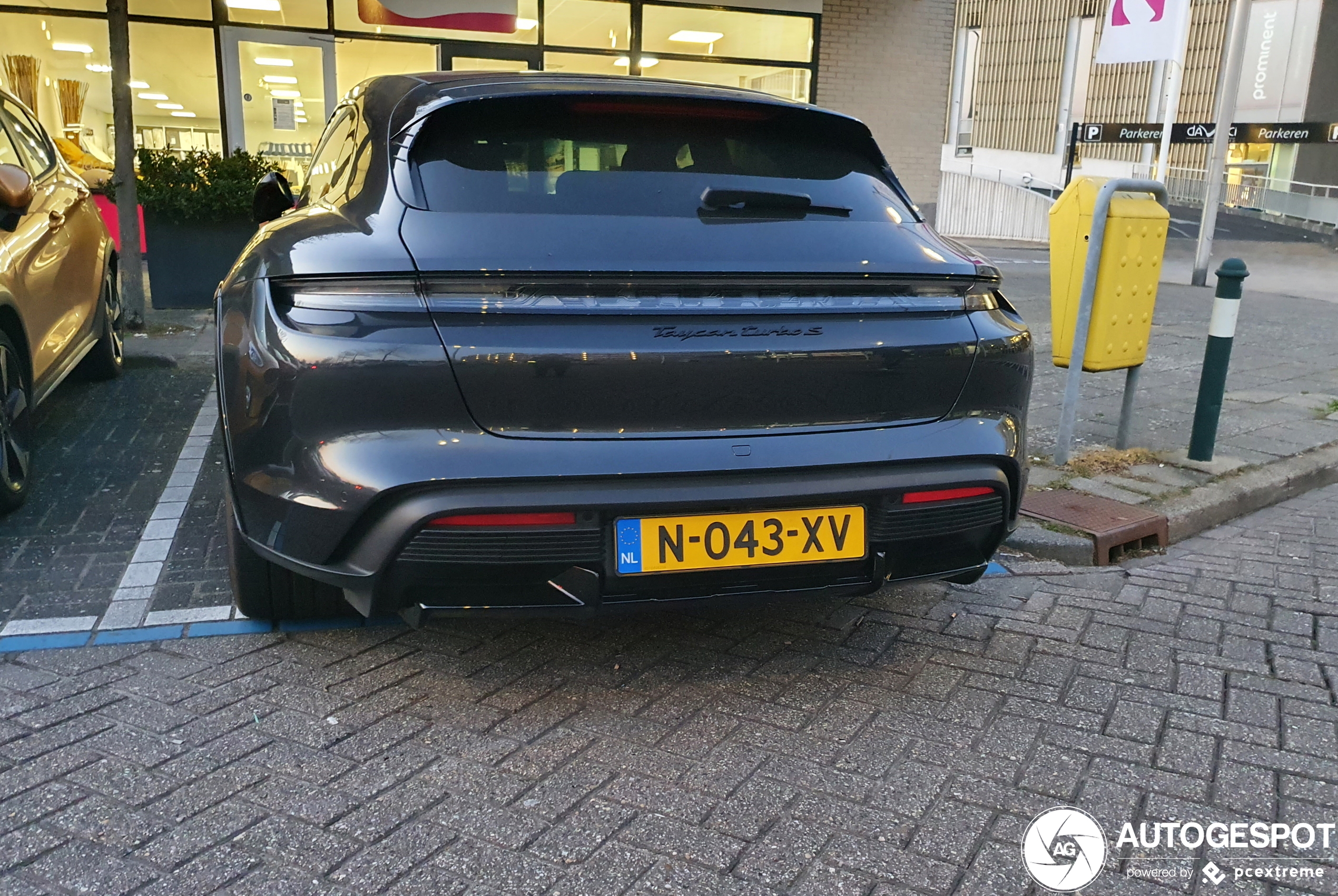 Porsche Taycan Turbo S Cross Turismo