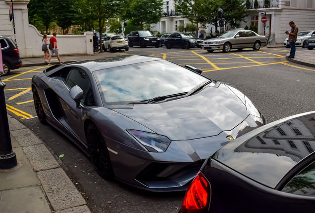 Lamborghini Aventador S LP740-4