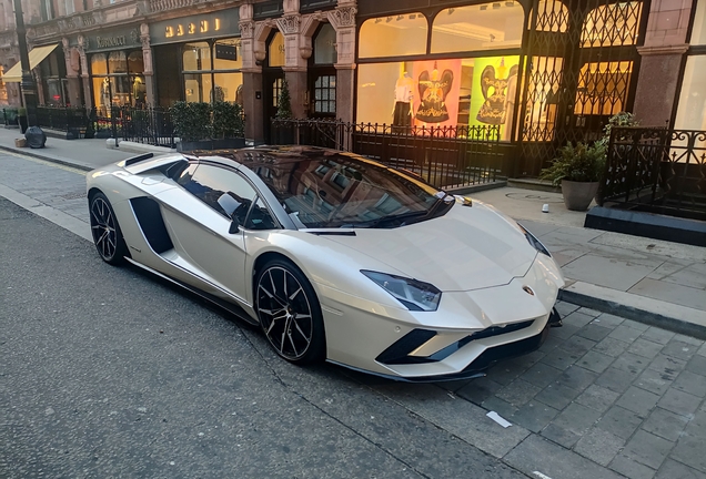 Lamborghini Aventador S LP740-4 Roadster