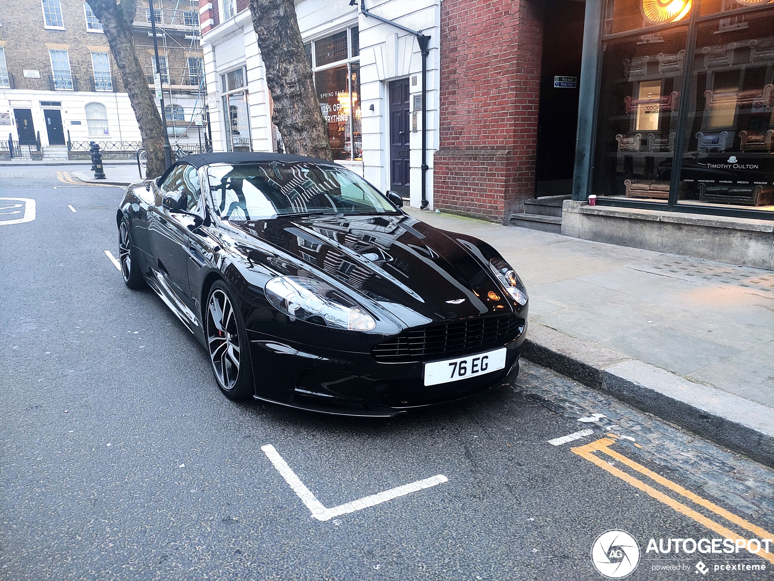 Aston Martin DBS Volante