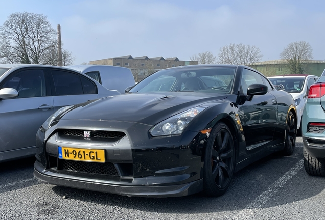 Nissan GT-R