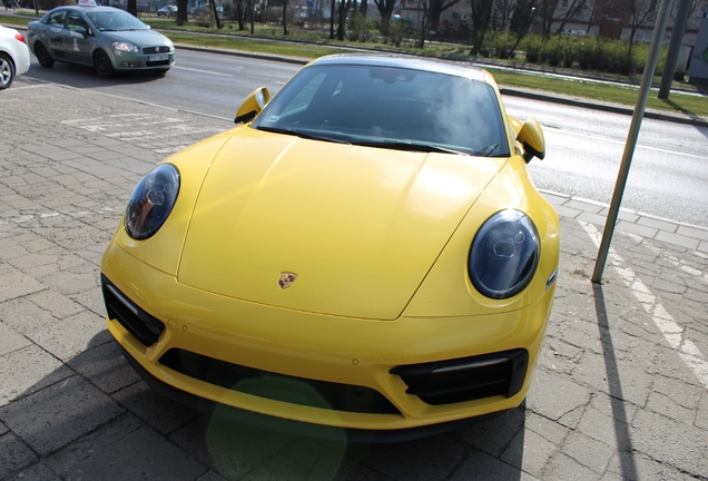 Porsche 992 Carrera 4 GTS