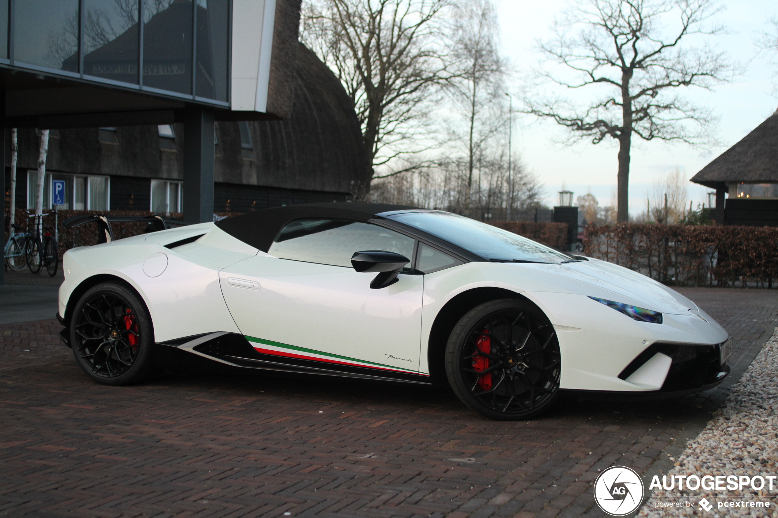 Lamborghini Huracán LP640-4 Performante Spyder