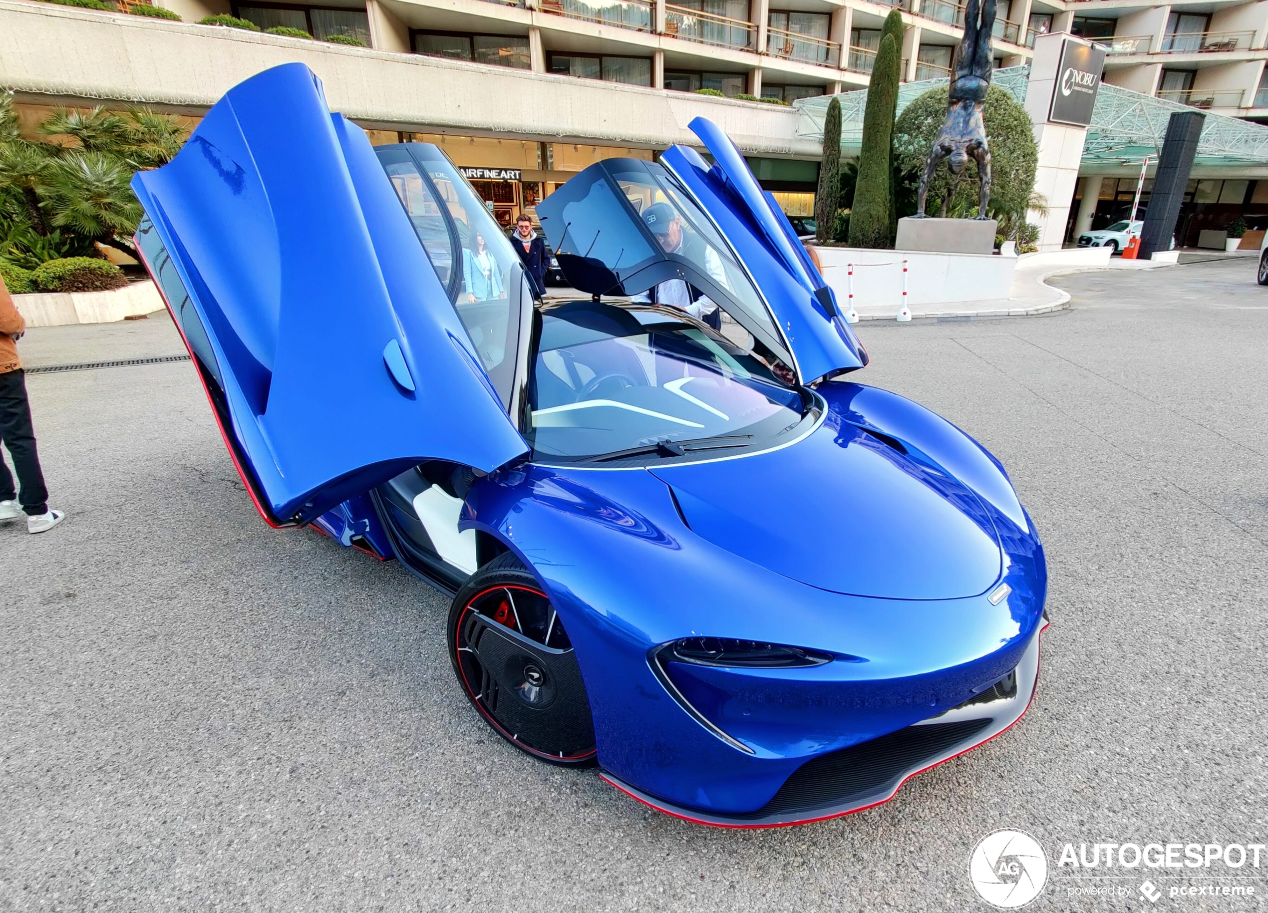 Knalblauwe McLaren Speedtail in Monaco gespot