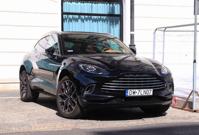 Aston Martin DBX