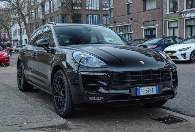 Porsche 95B Macan GTS