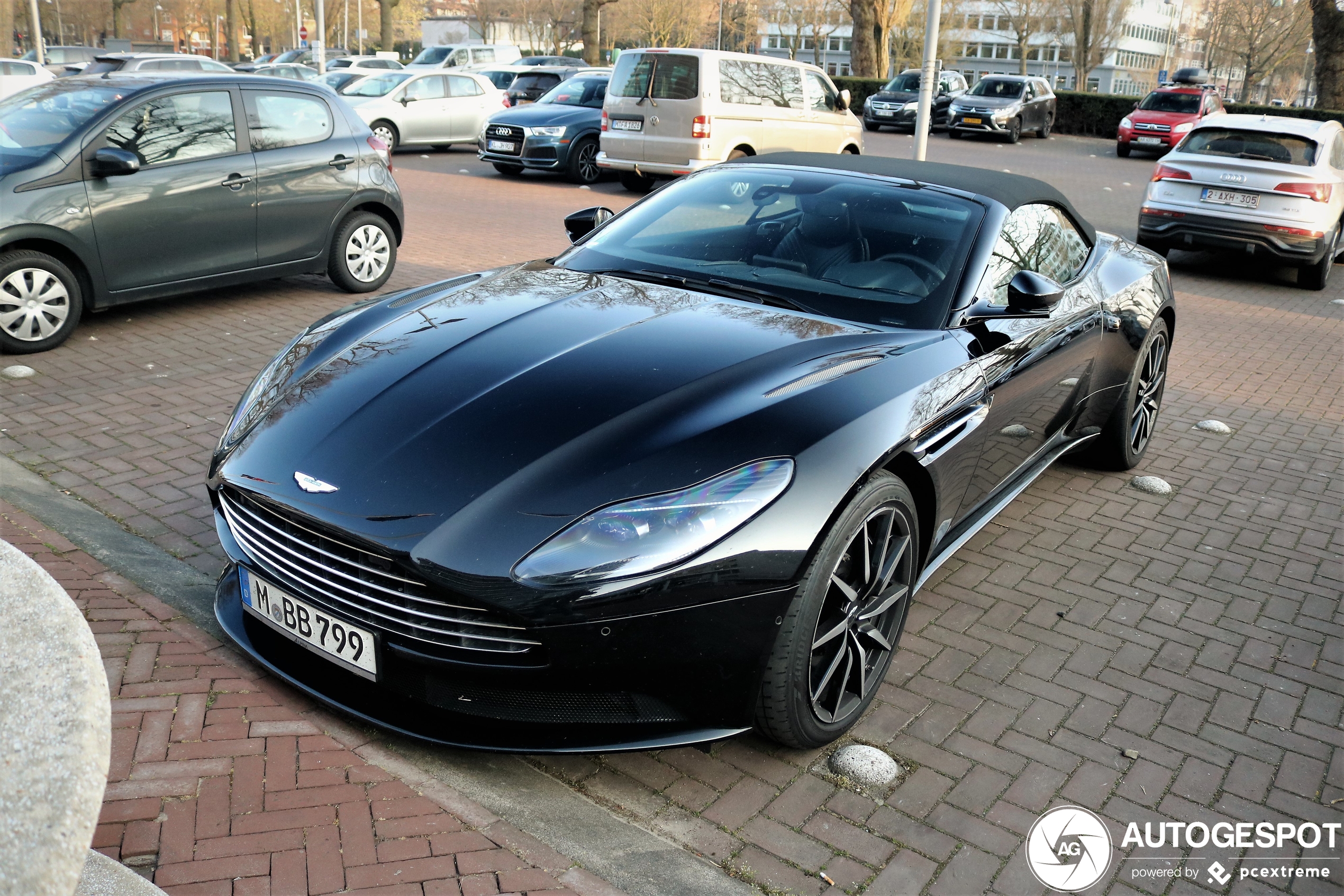 Aston Martin DB11 V8 Volante