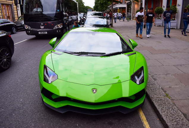 Lamborghini Aventador S LP740-4