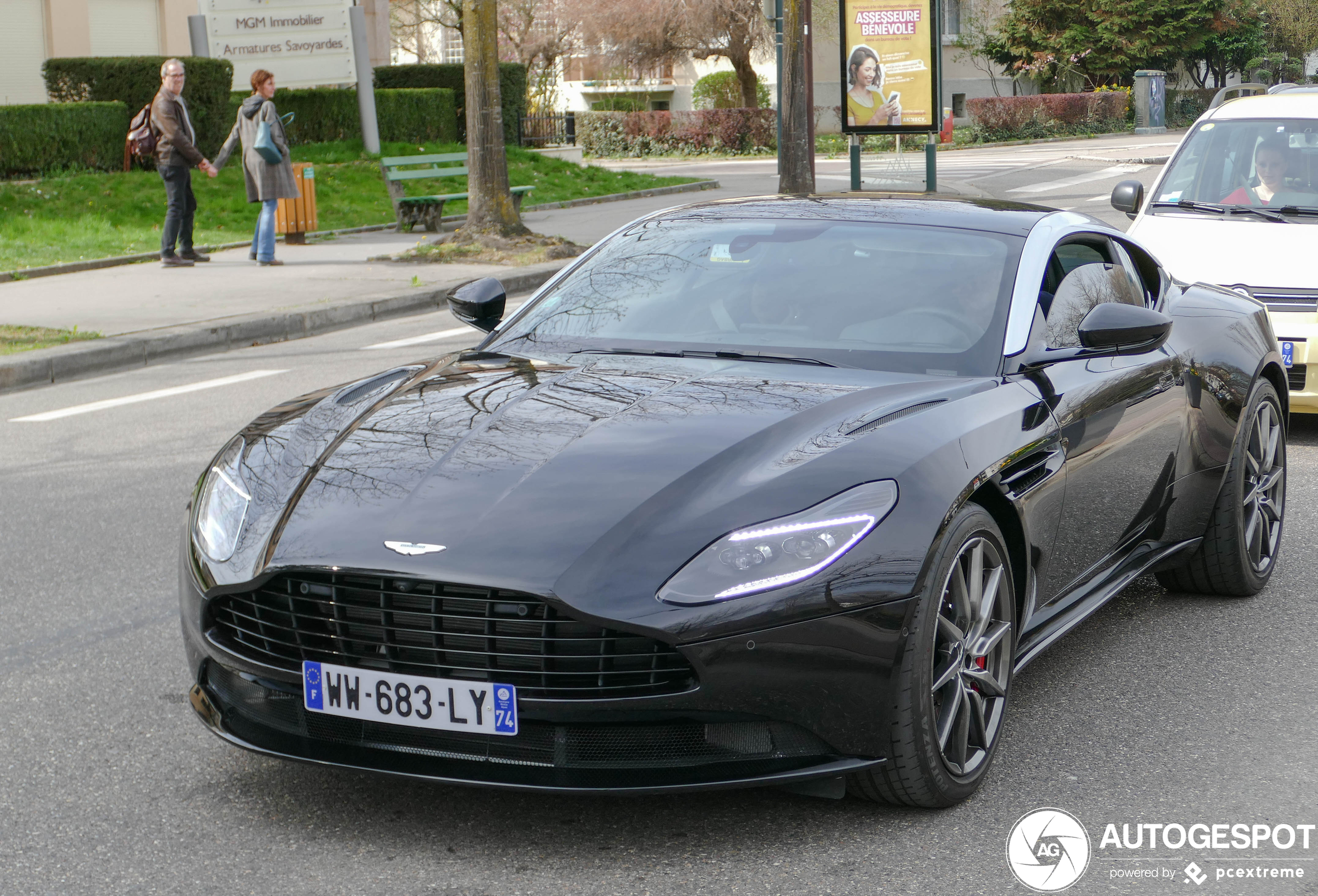 Aston Martin DB11 V8