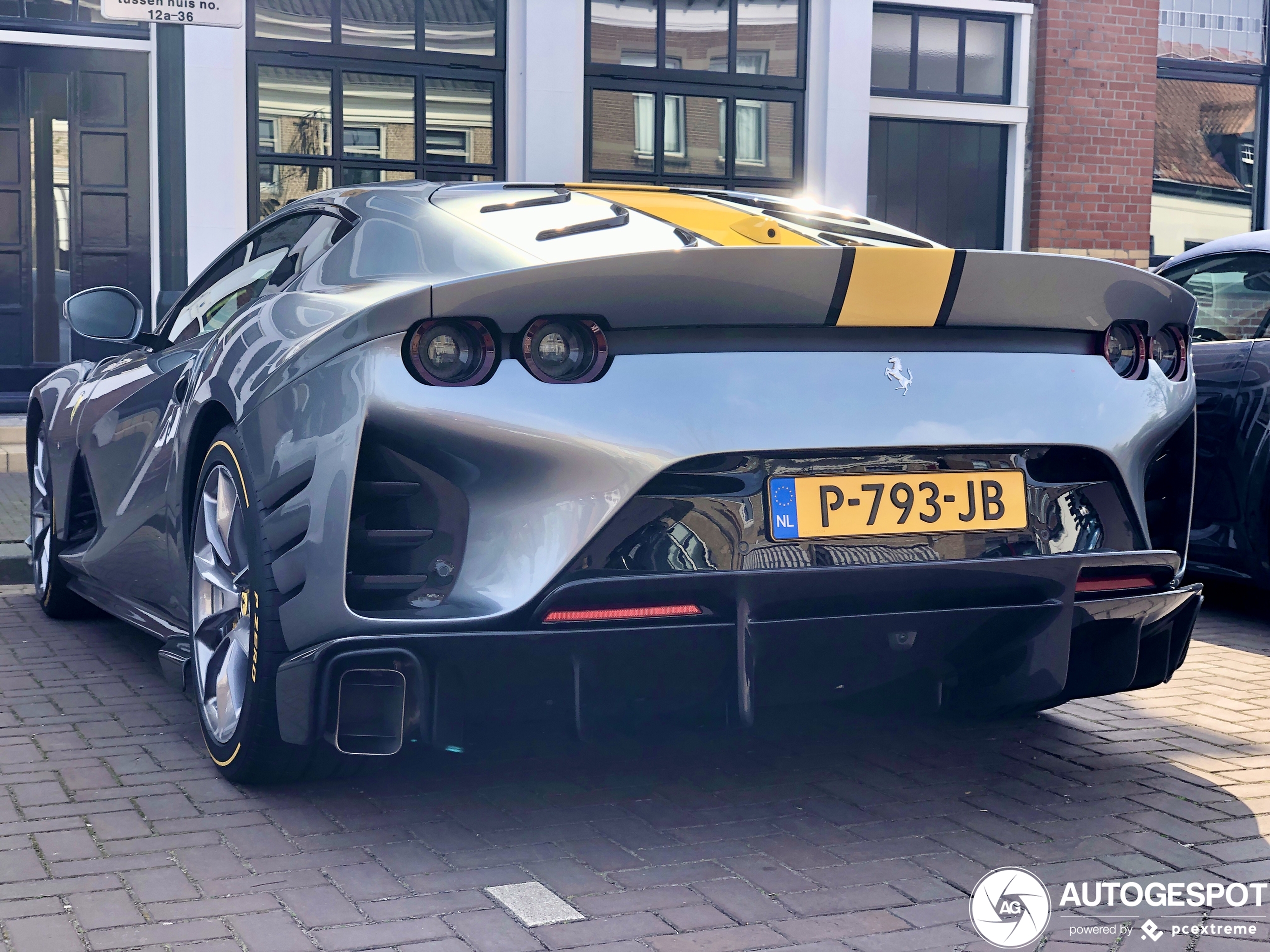 Daar is de Nederlandse Ferrari 812 Competizione