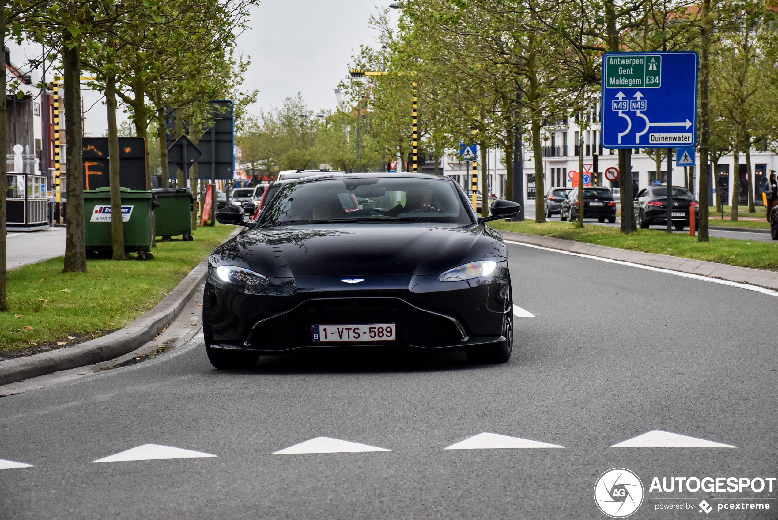 Aston Martin V8 Vantage 2018