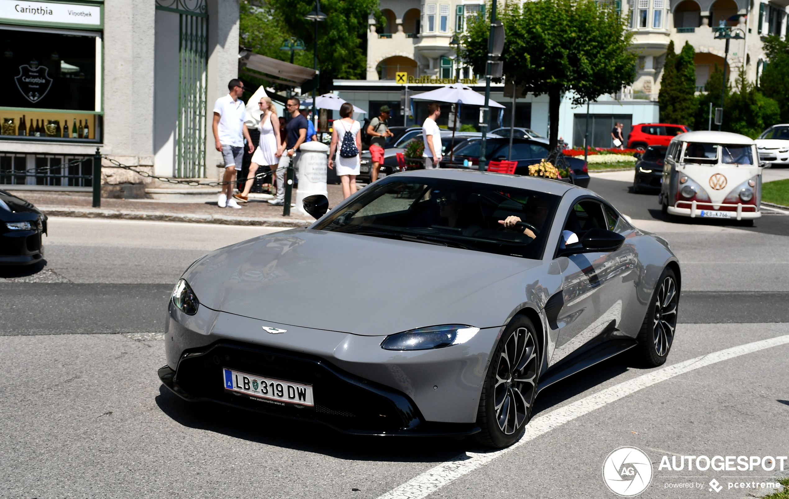 Aston Martin V8 Vantage 2018