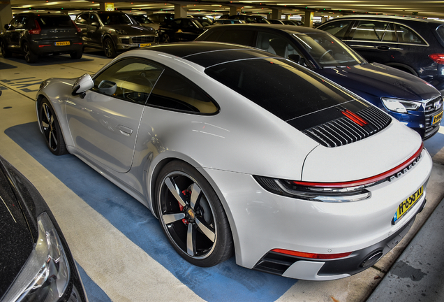 Porsche 992 Carrera 4S