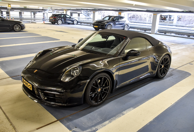 Porsche 992 Carrera 4S Cabriolet