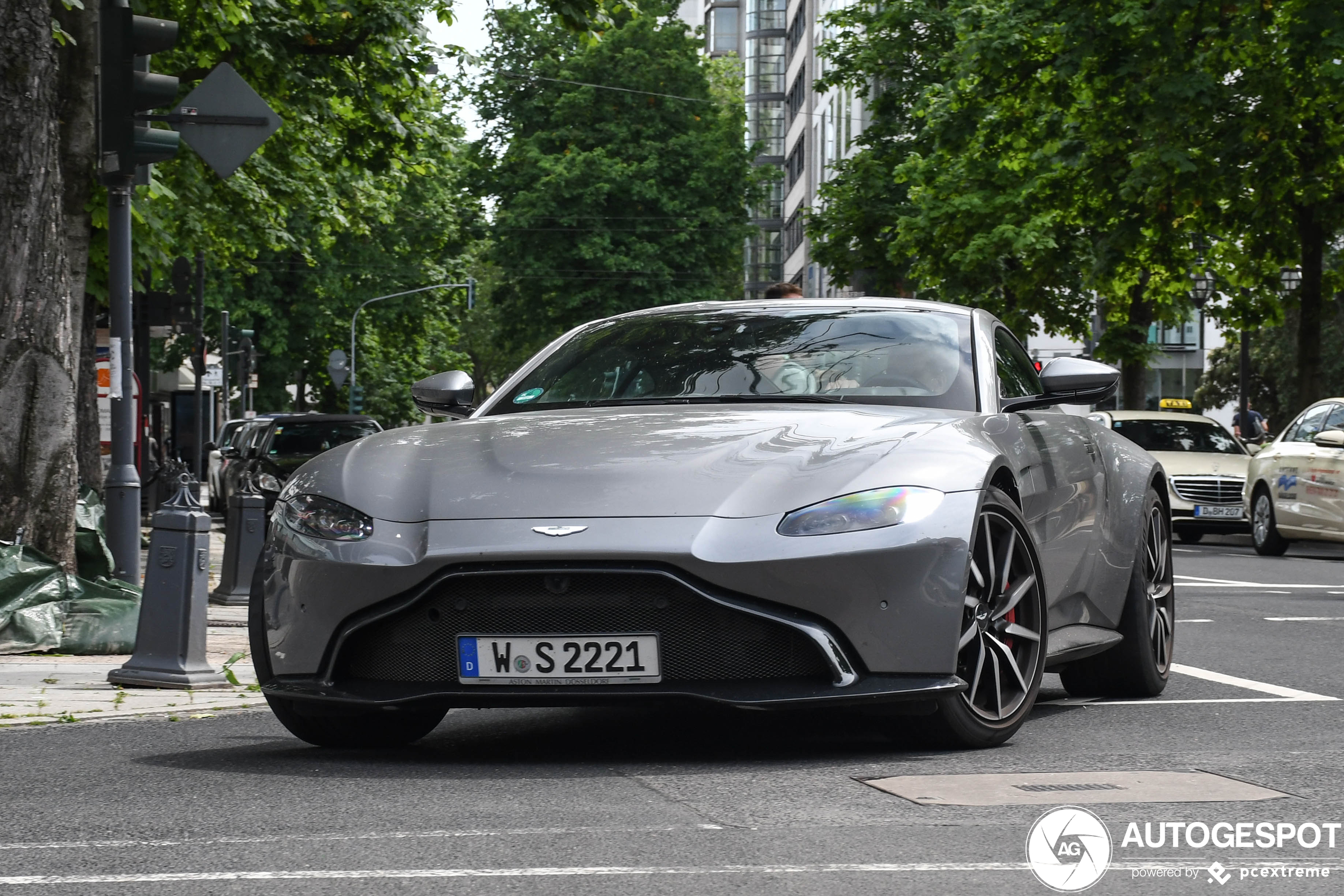 Aston Martin V8 Vantage 2018