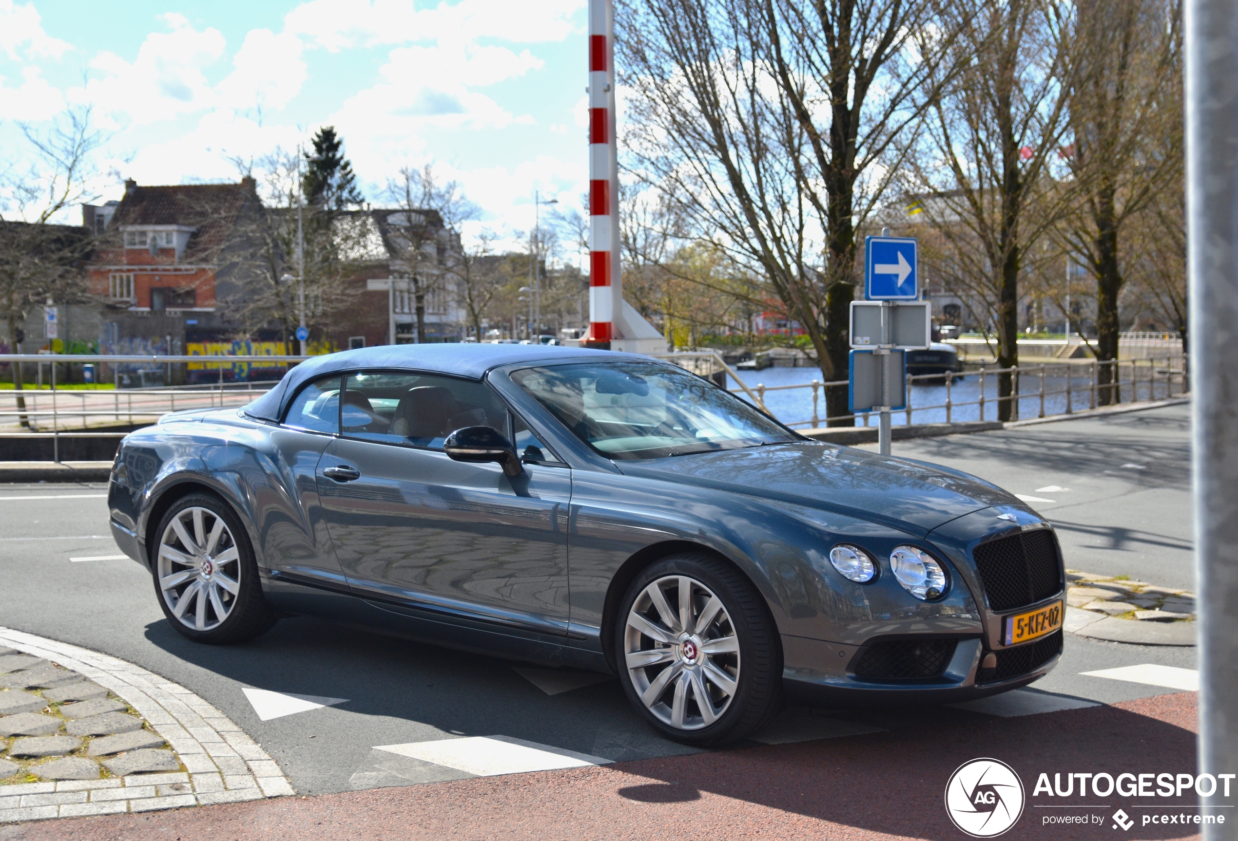 Bentley Continental GTC V8