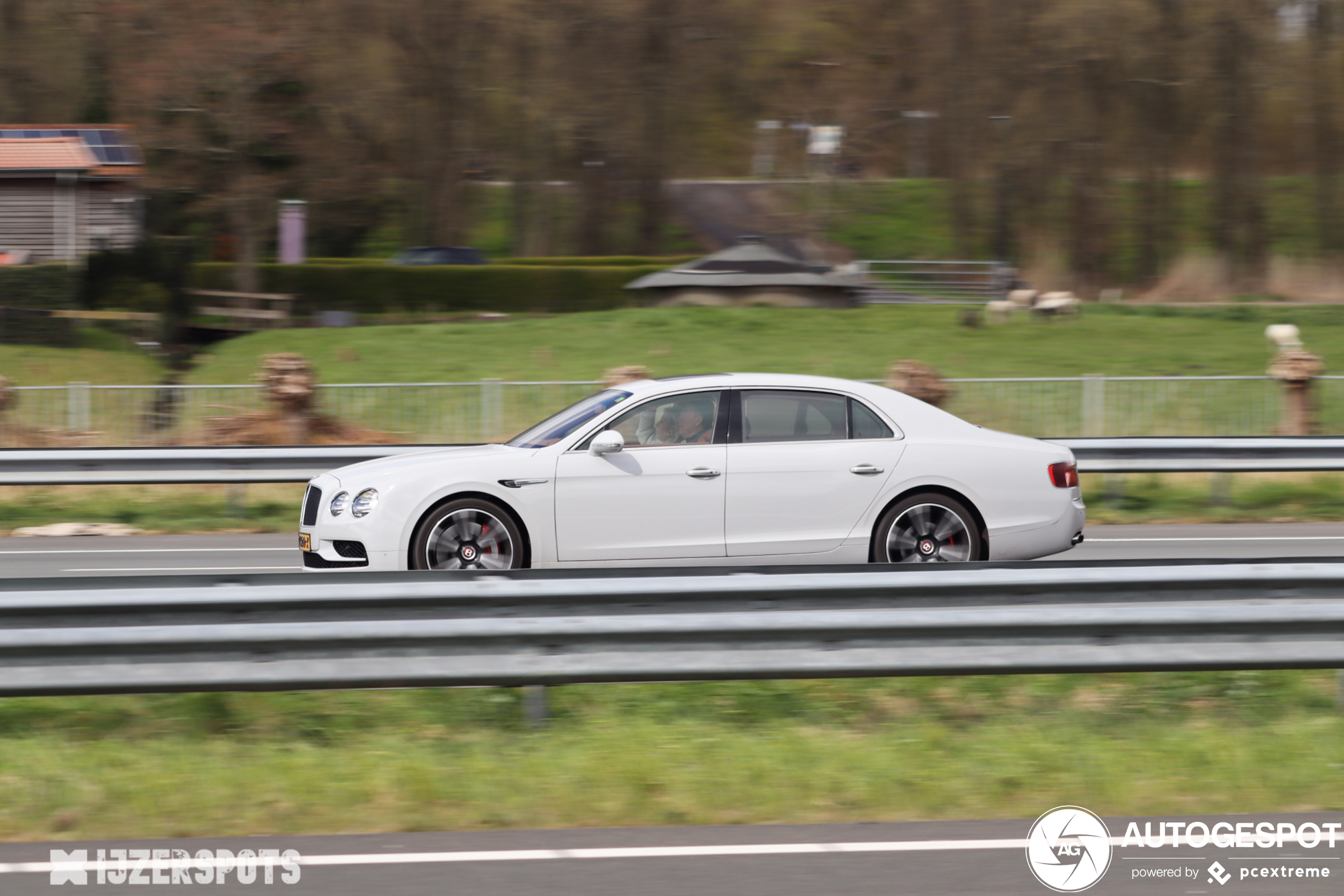 Bentley Flying Spur V8 S