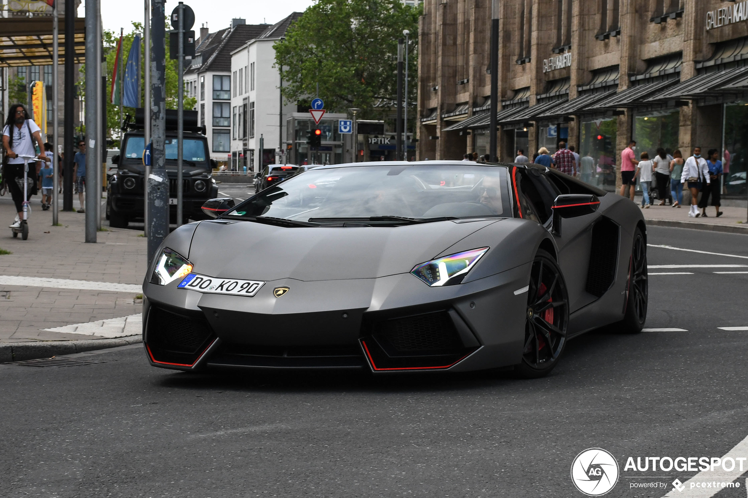 Lamborghini Aventador LP700-4 Roadster Pirelli Edition