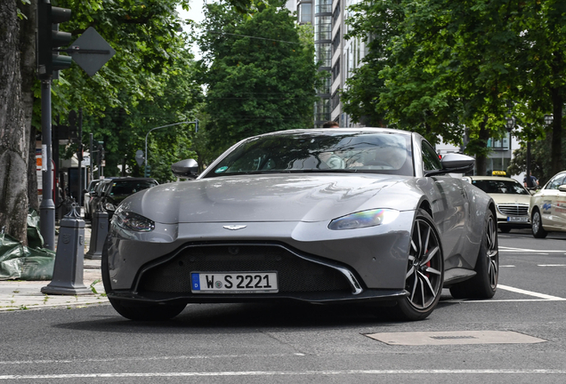 Aston Martin V8 Vantage 2018