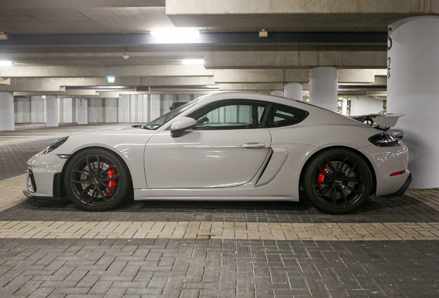 Porsche 718 Cayman GT4