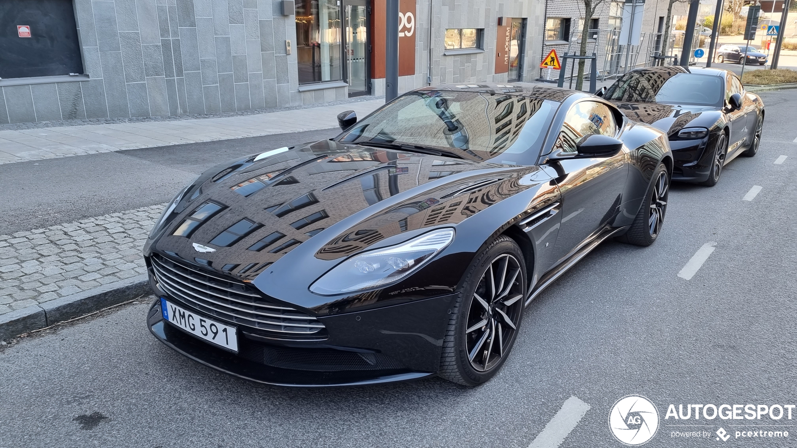 Aston Martin DB11