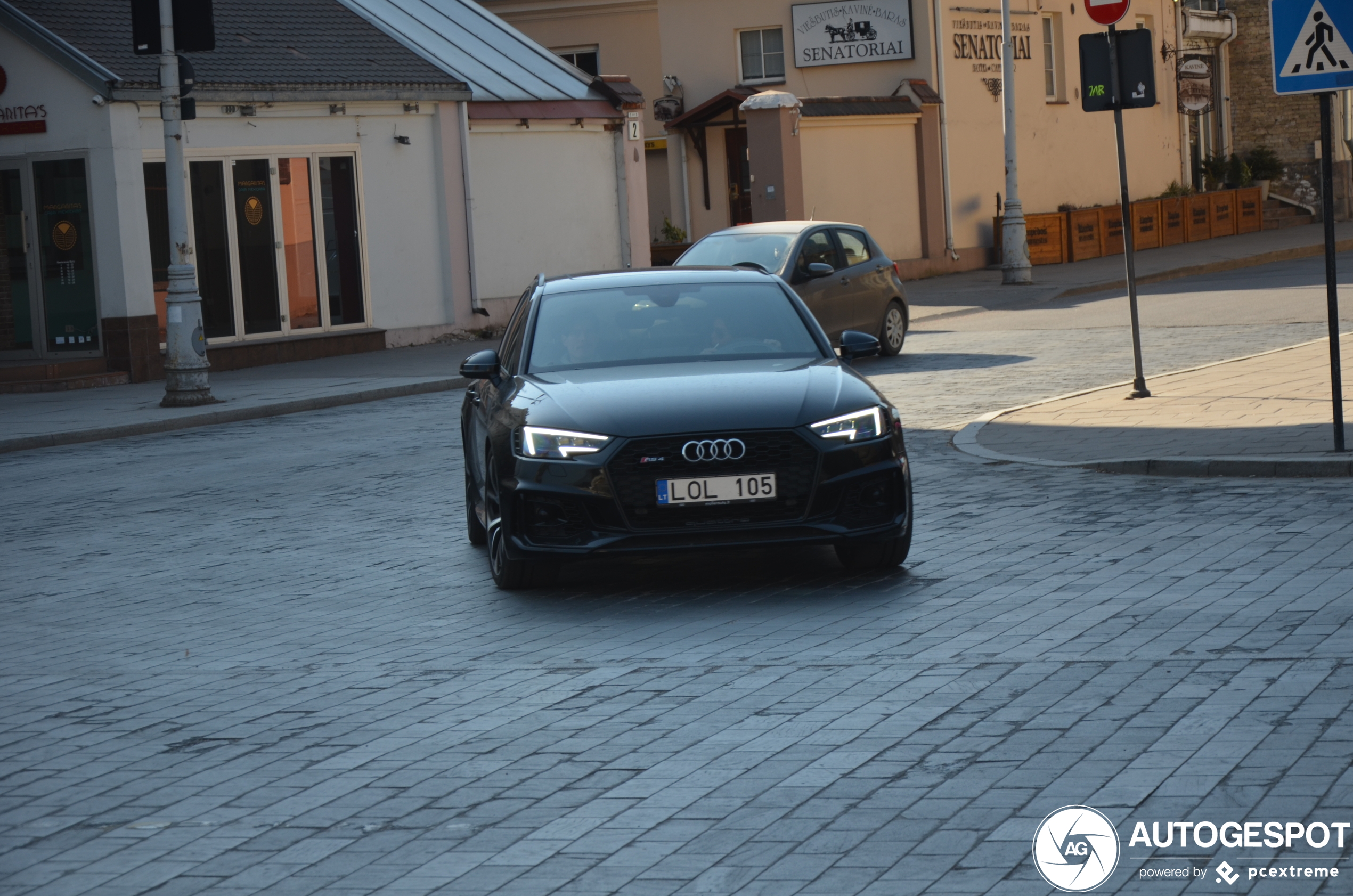 Audi RS4 Avant B9