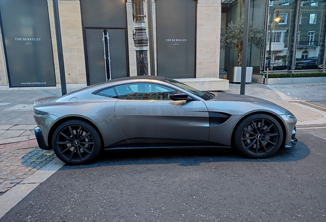 Aston Martin V8 Vantage 2018