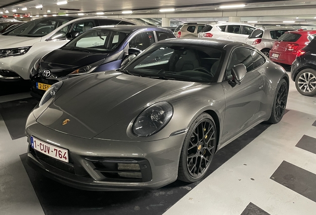 Porsche 992 Carrera 4 GTS