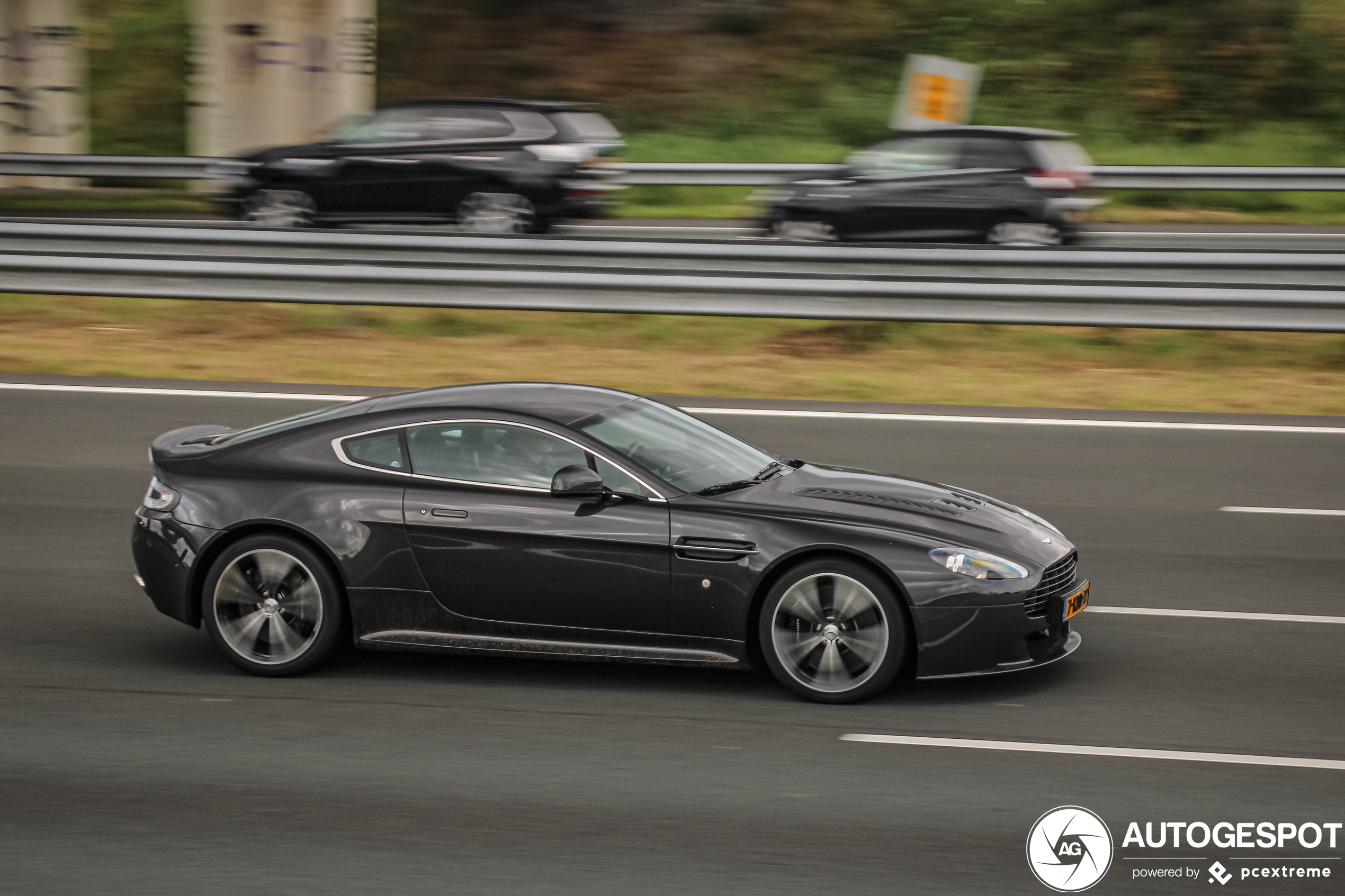 Aston Martin V12 Vantage