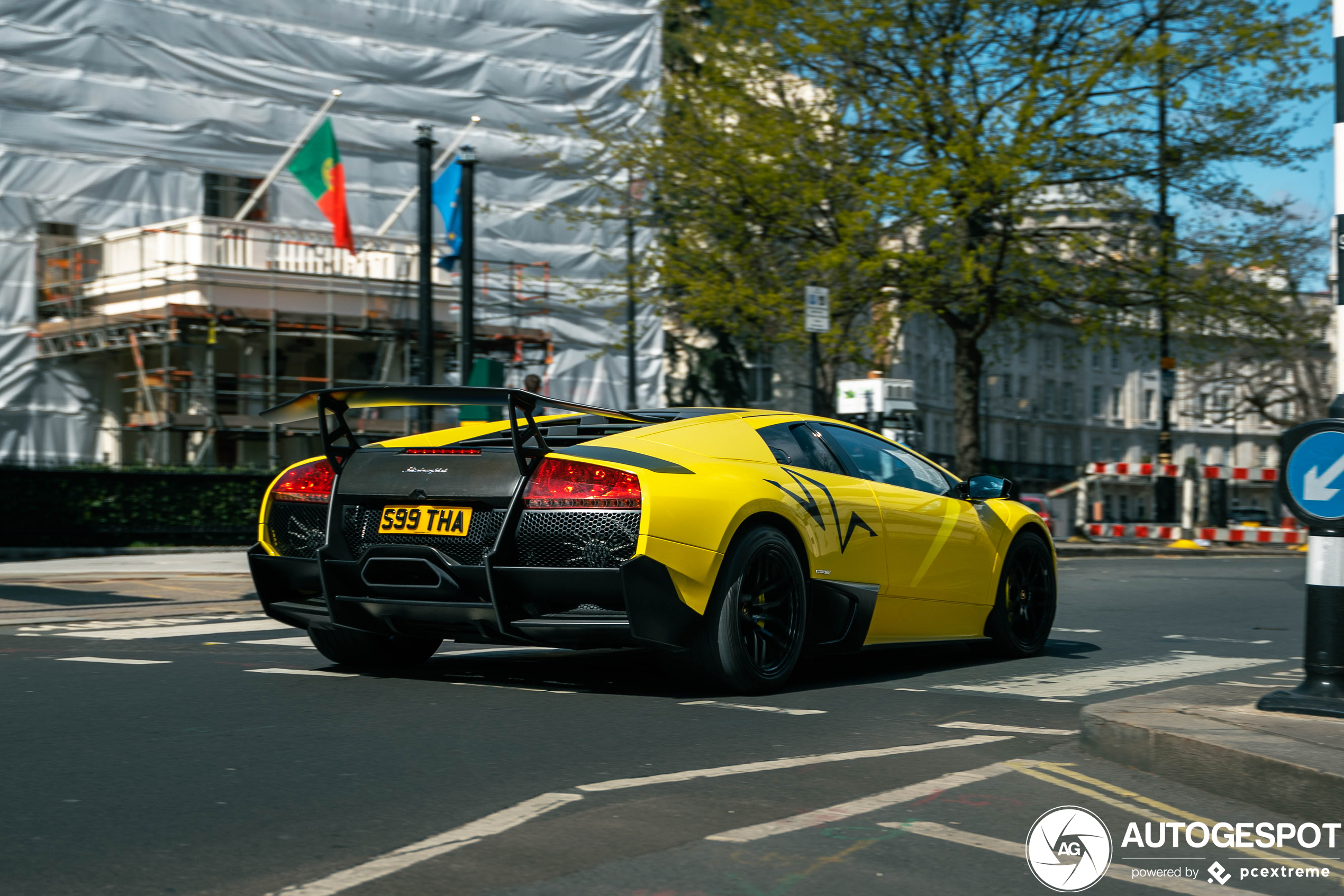 Lamborghini Murciélago LP670-4 SuperVeloce geniet van het voorjaar in Londen