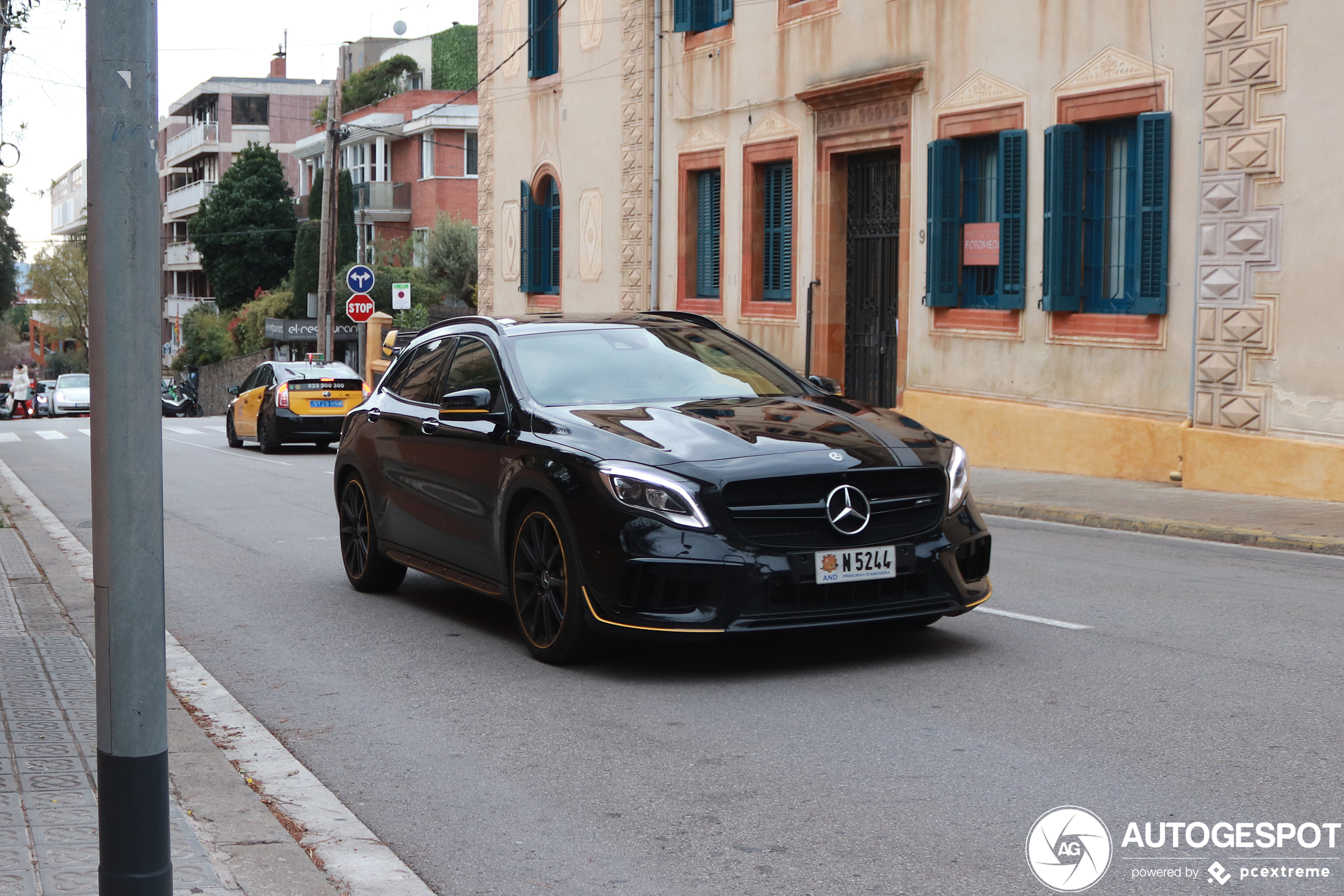 Mercedes-AMG GLA 45 X156 Yellow Night Edition