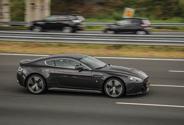 Aston Martin V12 Vantage