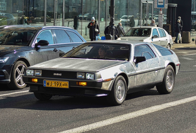 DeLorean DMC-12