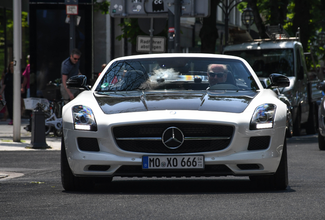 Mercedes-Benz SLS AMG GT Roadster Final Edition