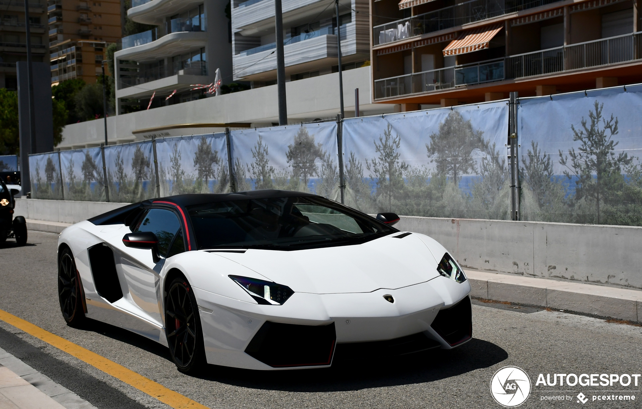 Lamborghini Aventador LP700-4 Roadster Pirelli Edition