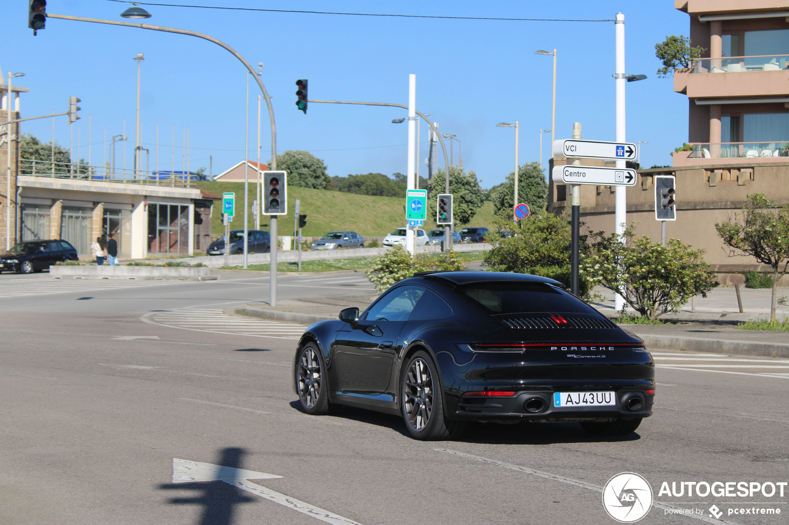 Porsche 992 Carrera 4S