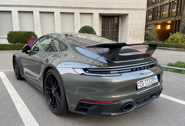 Porsche 992 Carrera 4 GTS