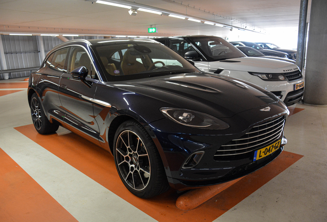 Aston Martin DBX