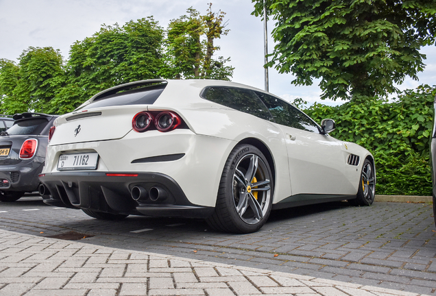 Ferrari GTC4Lusso