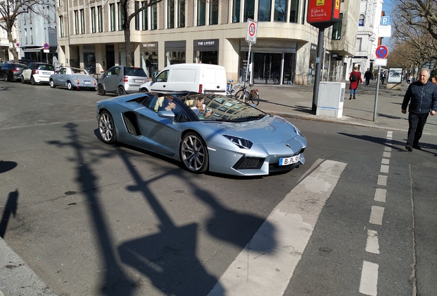 Lamborghini Aventador LP700-4 Roadster