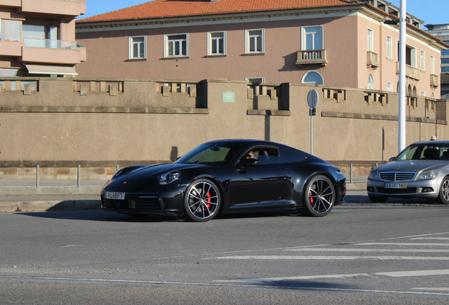 Porsche 992 Carrera 4S